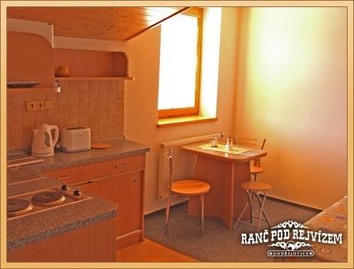 Ranc Pod Rejvizem 호텔 Zlaté Hory 외부 사진